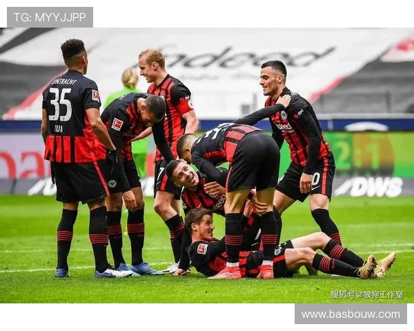 法兰克福创新进攻模式持续提升球队表现，备受关注