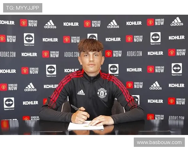 加纳乔高位压迫下的边锋角色解析